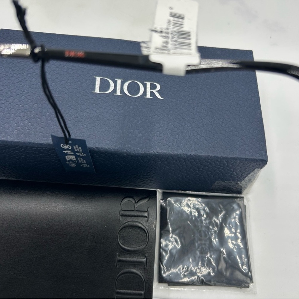 Unisex Dior black suit sunglasses made in Italy - Picture 7 of 9